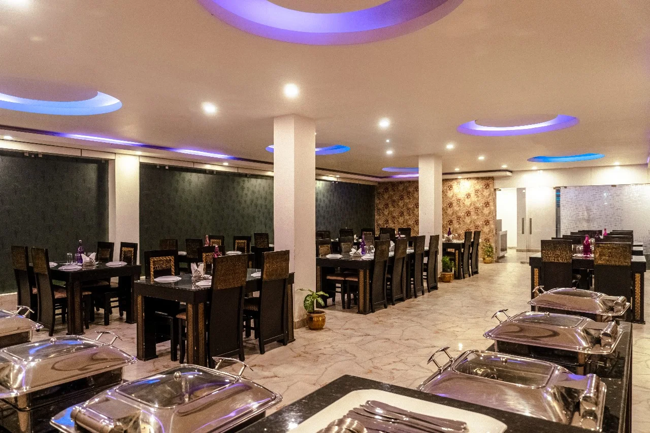 Hotel De Pebbles dining .webp
